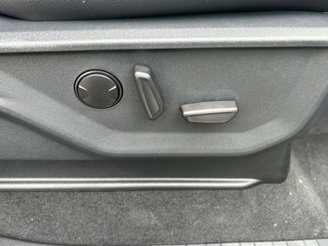 New 2026 Glacier Gray Metallic Tri-Coat Ford F-250® Lariat® image 13