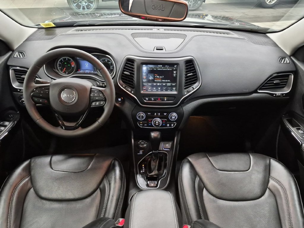 Used 2023 Gray Jeep Altitude image 22