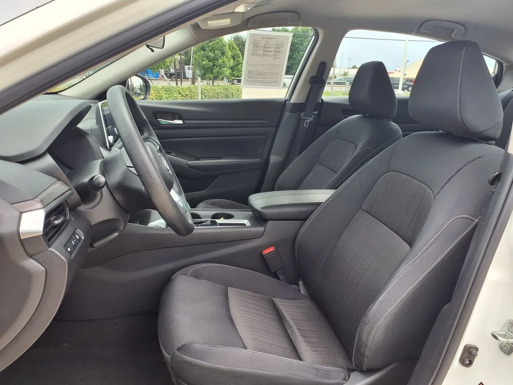 Used 2025 White Nissan 2.5 SV image 15