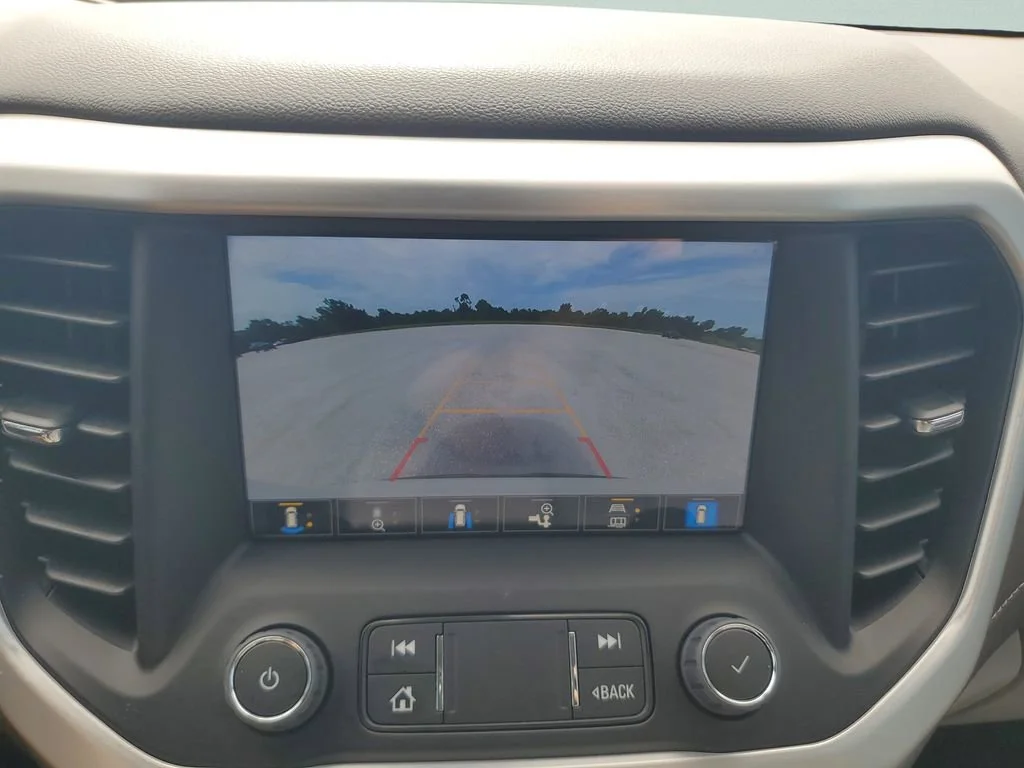 Used 2023 White Frost Tricoat GMC SLT image 17