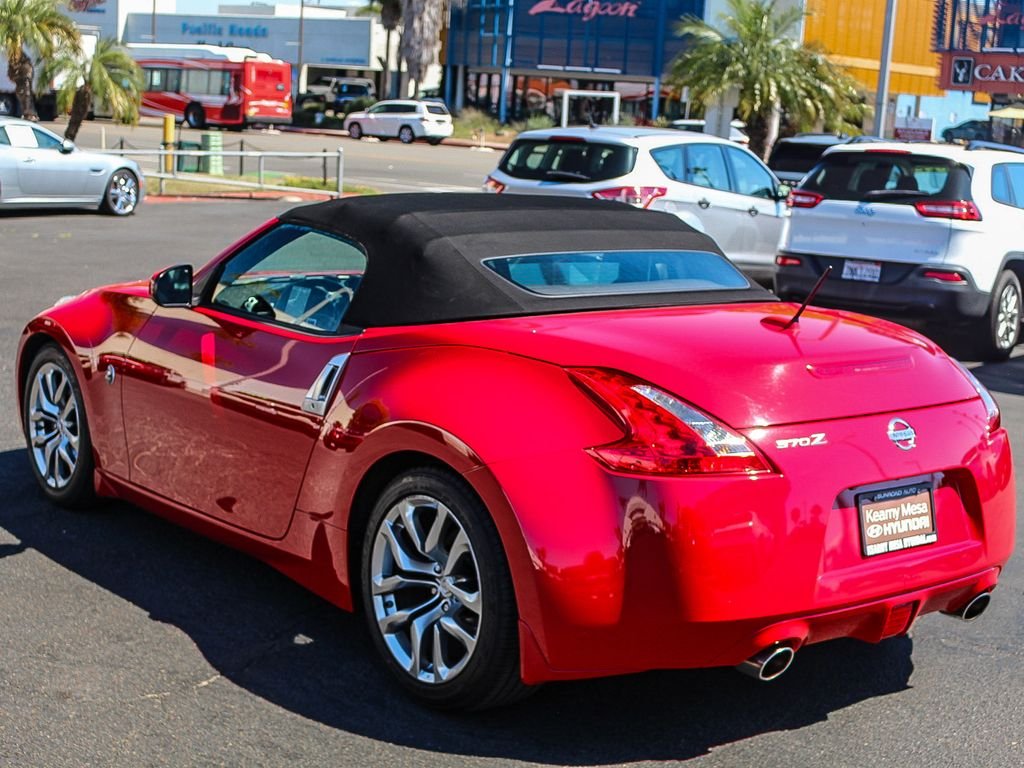 Used 2014 Red Nissan Touring image 7