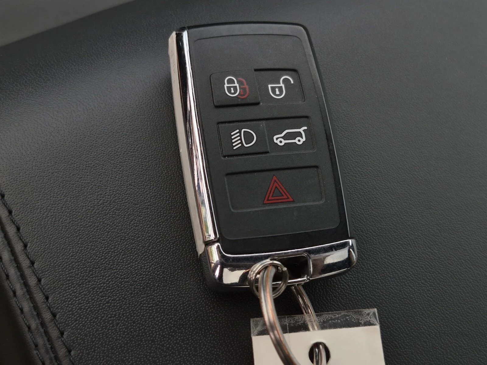 Used 2024 Fuji White Land Rover Metropolitan Edition image 40