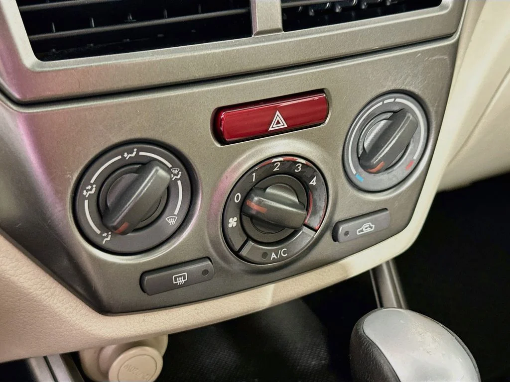 Used 2011 Obsidian Black Pearl Subaru 2.5i image 15
