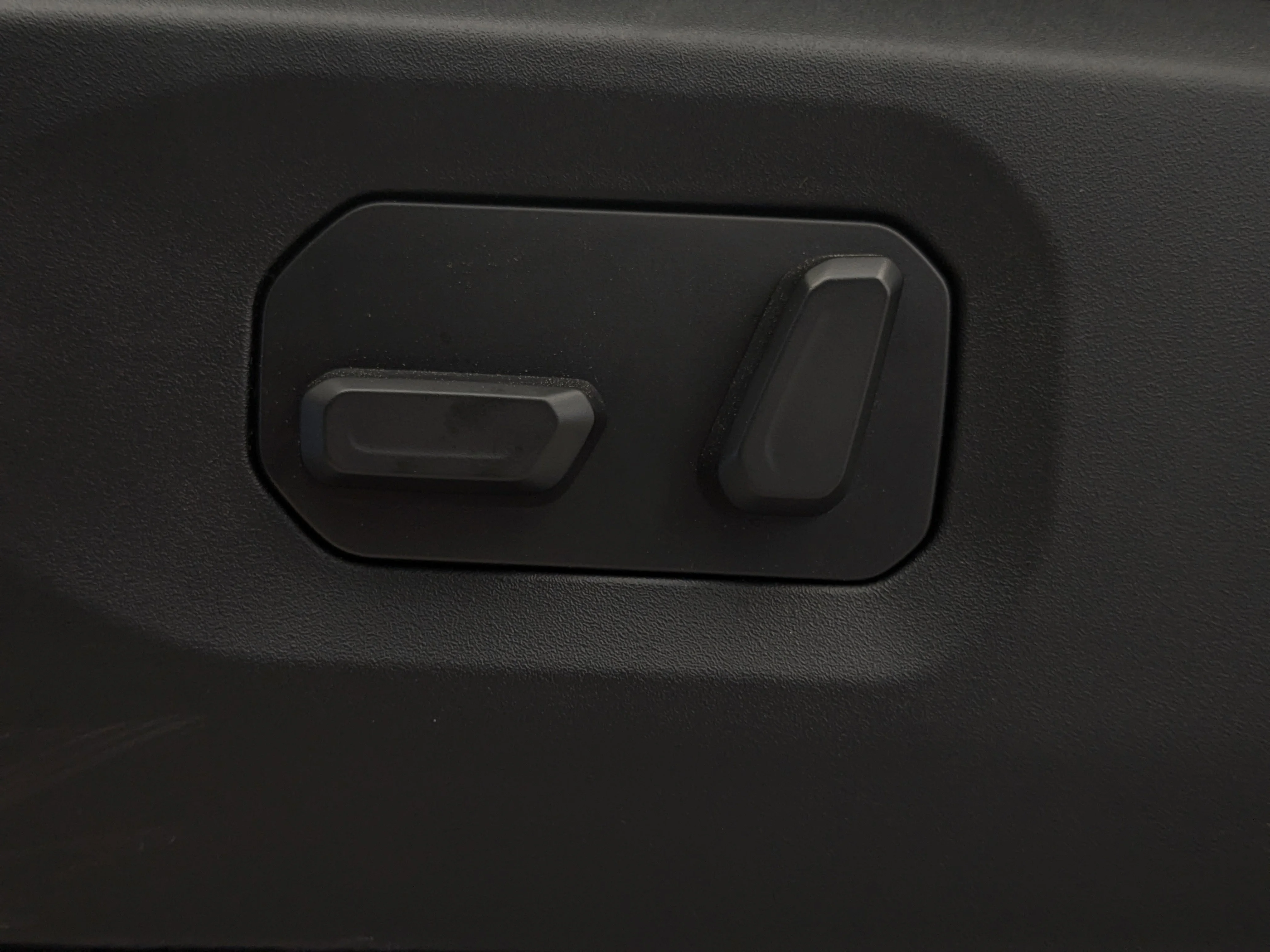 New 2026 White Jeep Sahara - - McKinley Leather Seats - Body?Colour Hardtop - Side Steps - 3.6L Pentastar V6 & More image 13