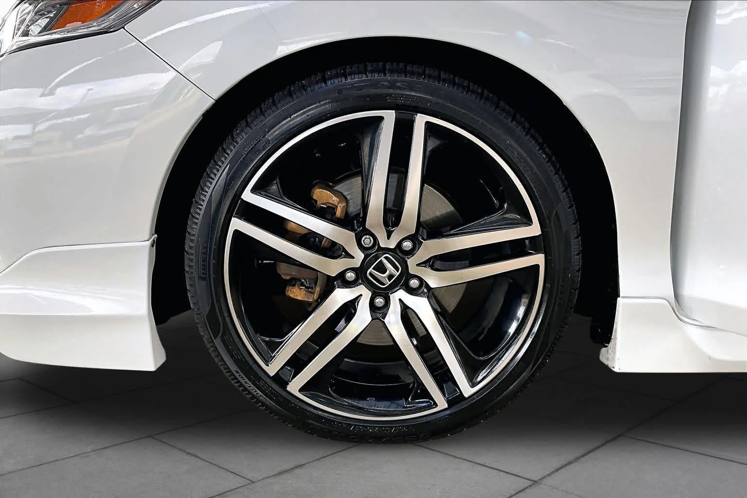 Certified Used 2016 White Orchid Pearl Honda Touring image 11