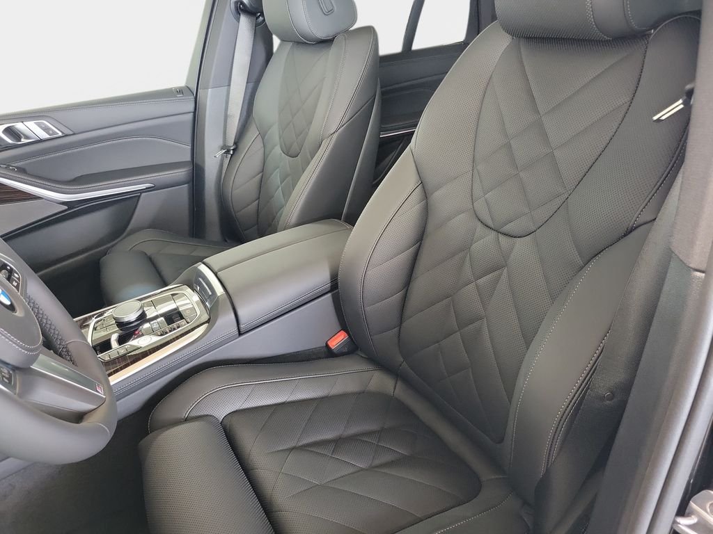 New 2026 Black Sapphire Metallic BMW xDrive40i image 9