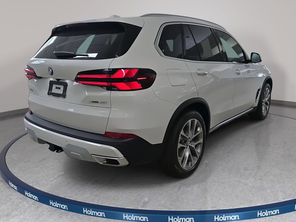 New 2026 Mineral White Metallic BMW xDrive40i image 4