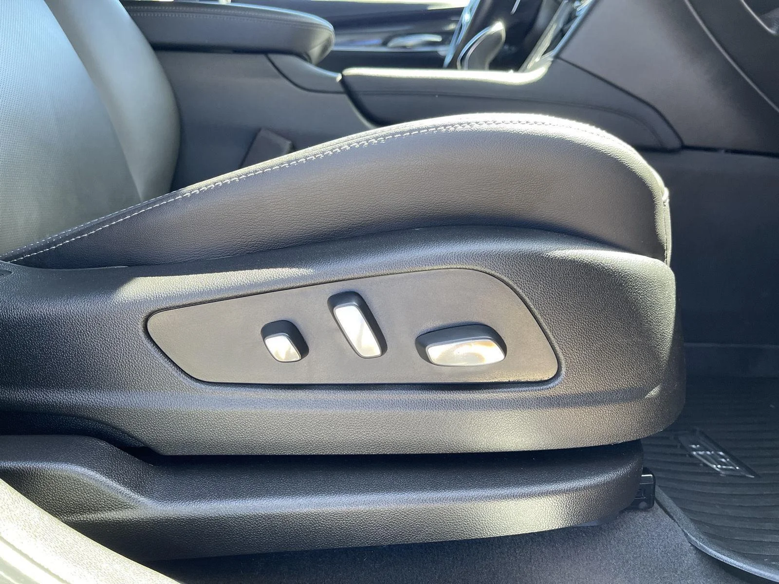 Used 2024 Emerald Lake Metallic Cadillac Sport image 40