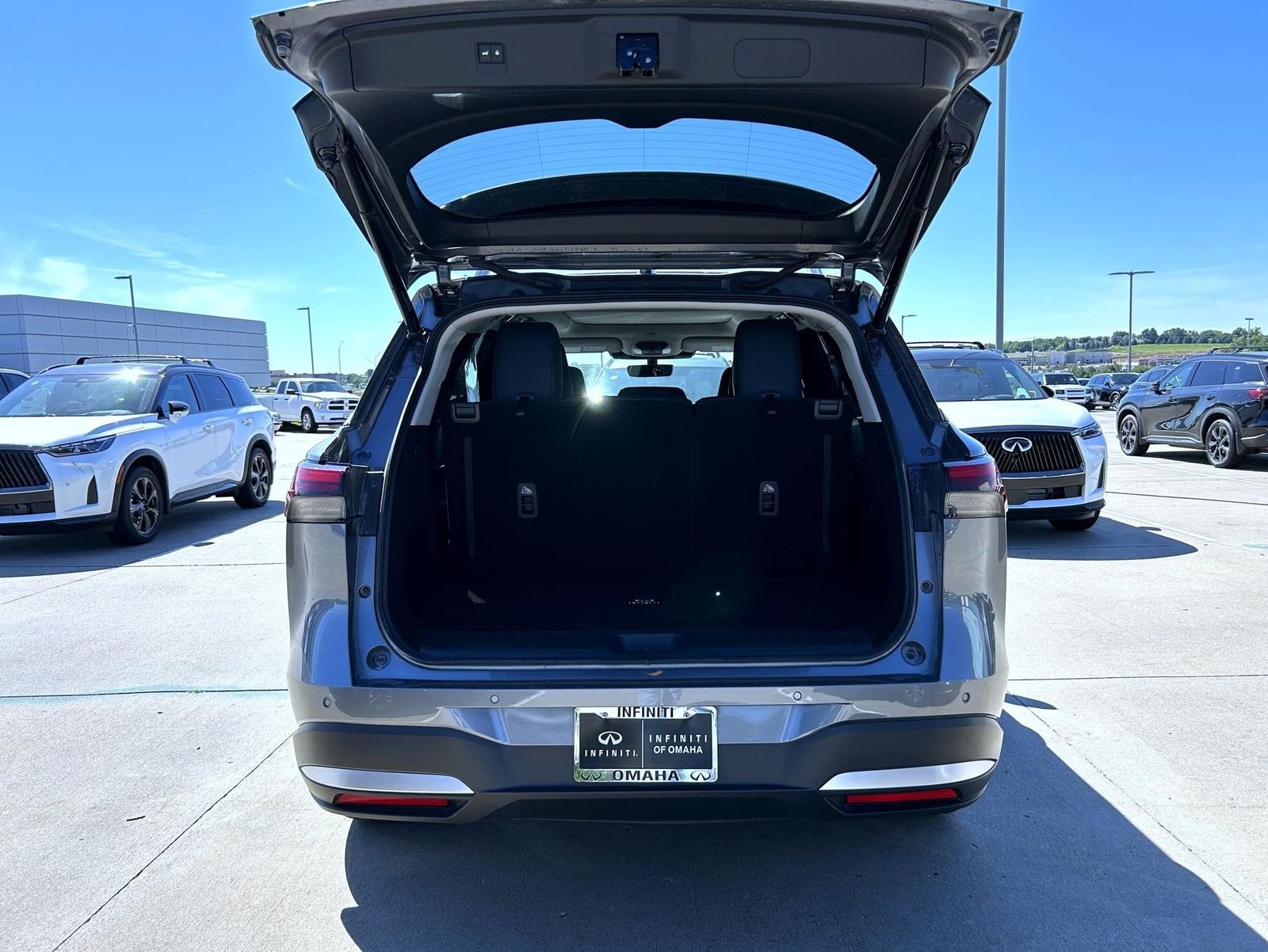 Used 2026 Gray INFINITI LUXE image 23
