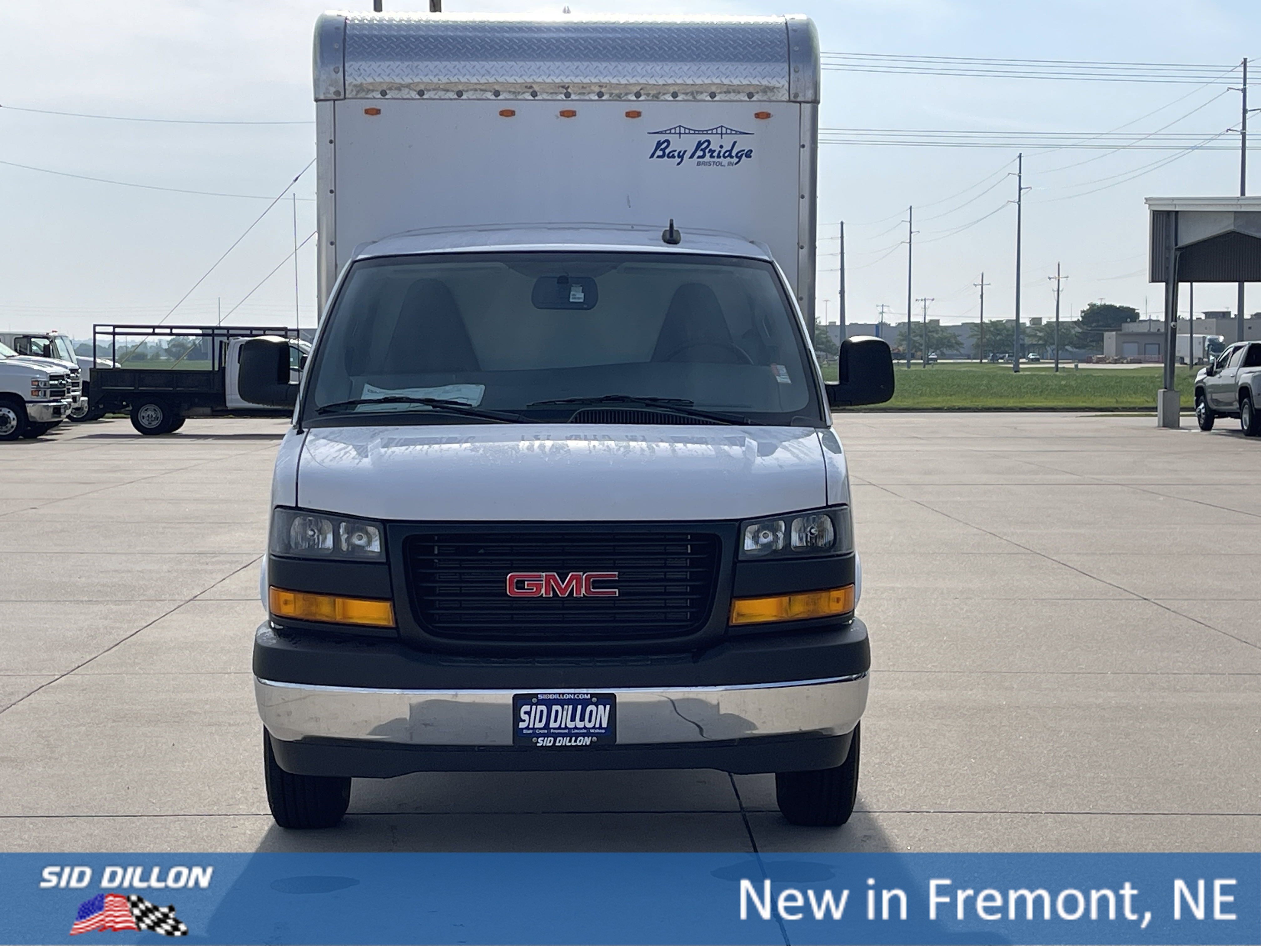New 2025 Summit White GMC Work Van image 8