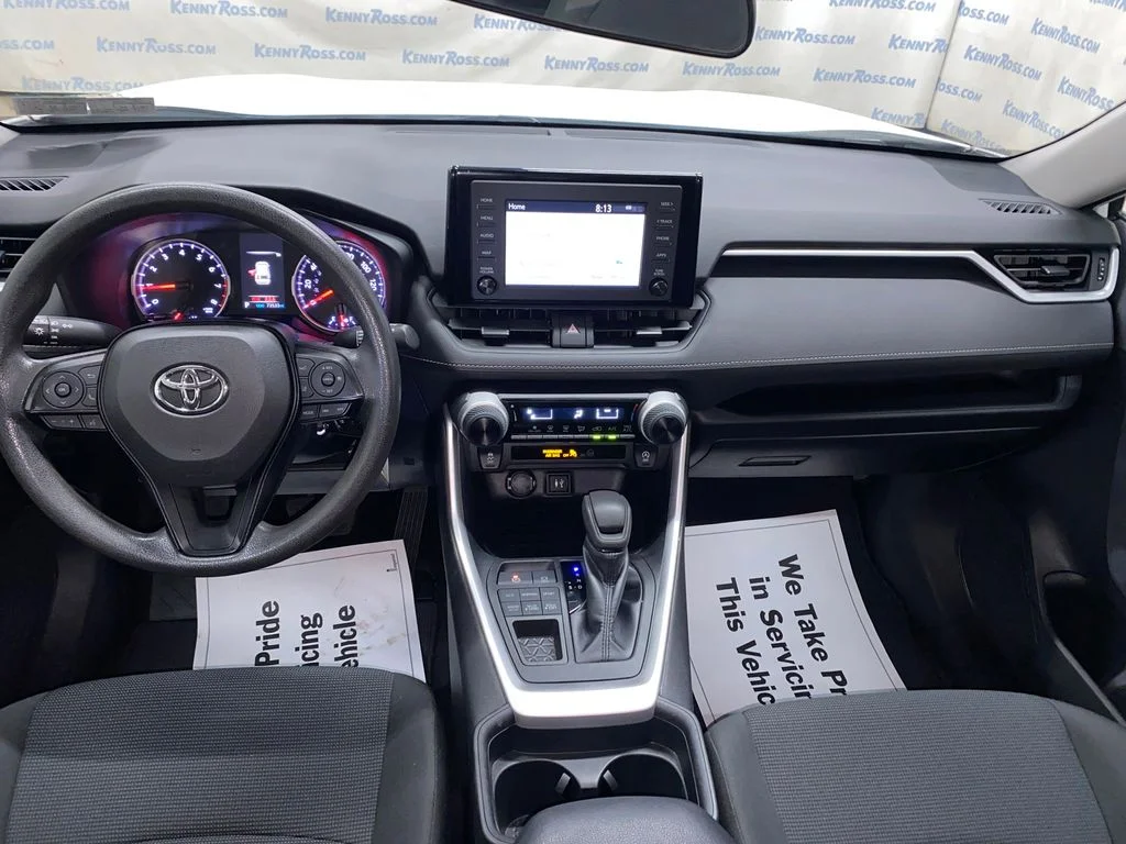 Used 2019 White Toyota LE image 22
