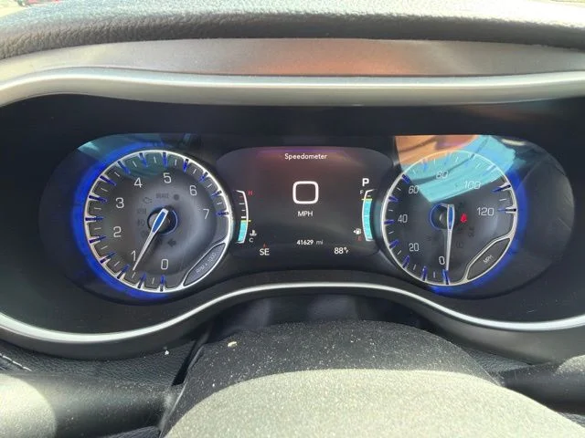 Used 2023 Velvet Red Pearlcoat Chrysler Touring L image 16