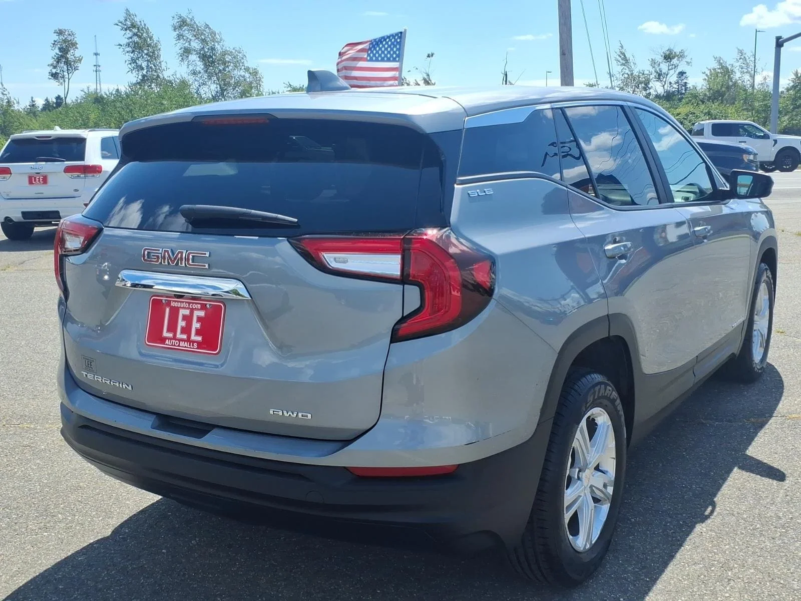 Used 2024 Sterling Metallic GMC SLE image 5