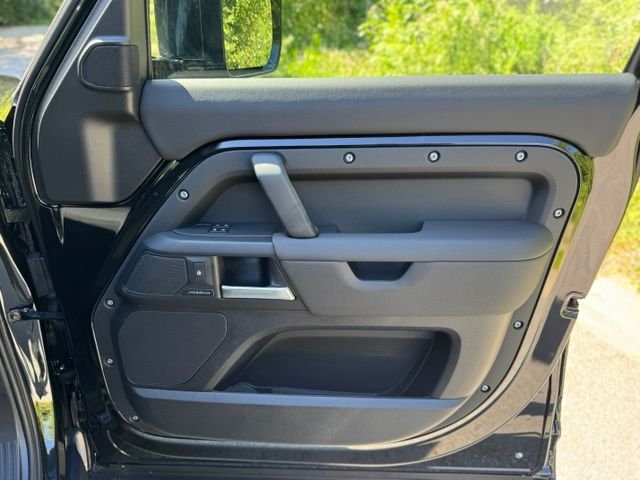 New 2026 Santorini Black Land Rover S image 18
