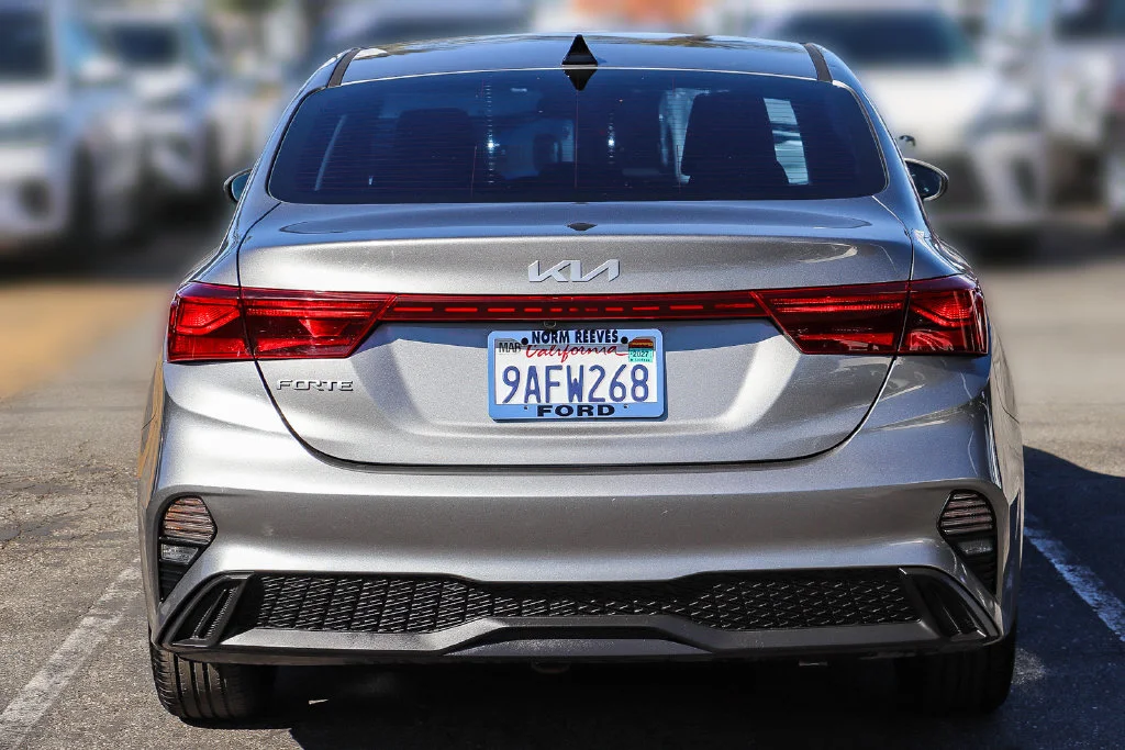 Used 2022 Gray Kia LXS image 8