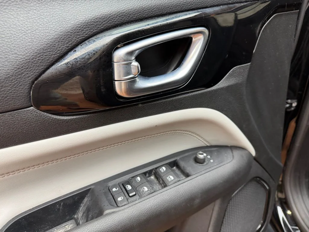 Used 2022 Black Jeep Limited image 19