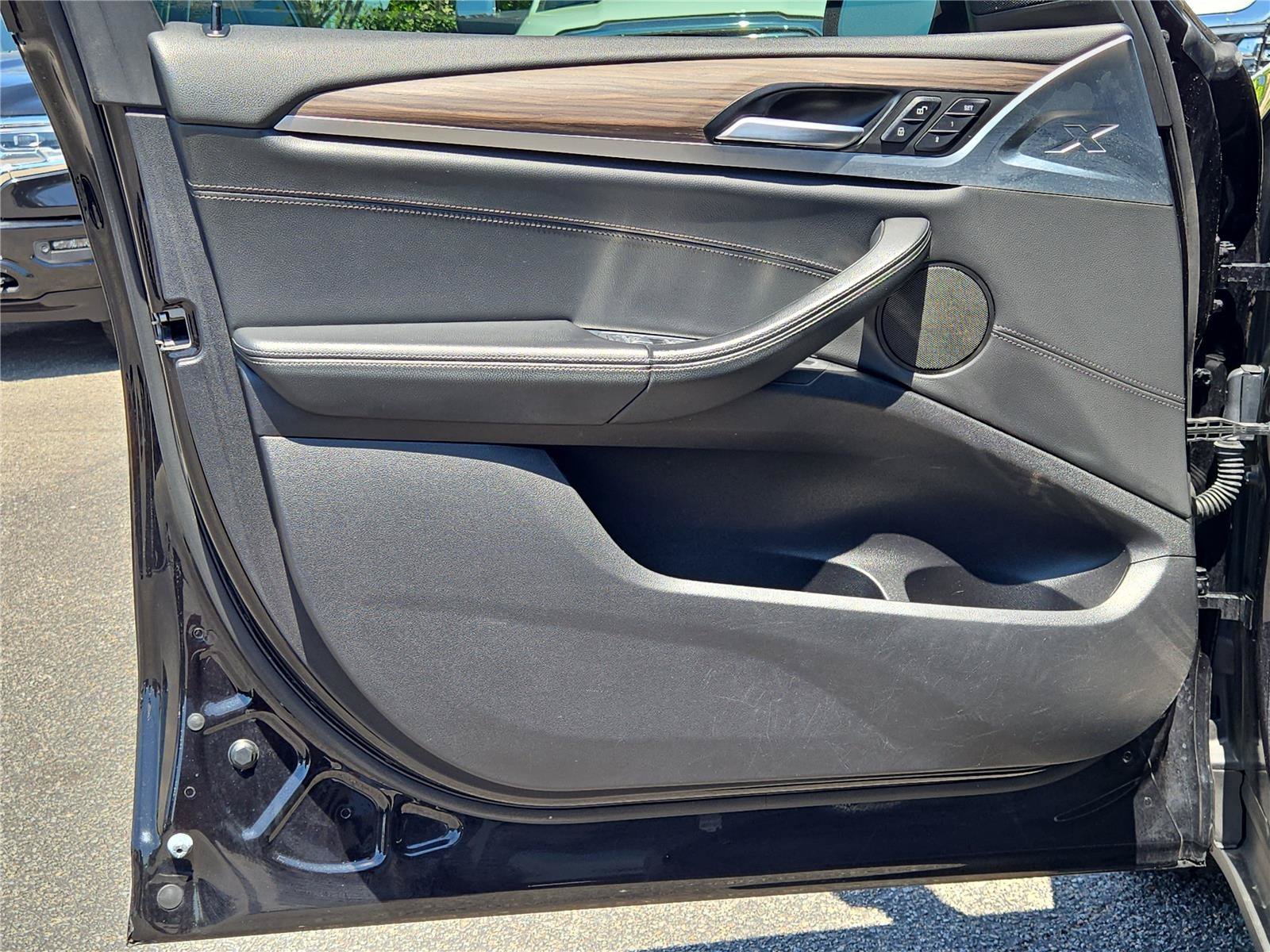 Used 2020 Black Sapphire Metallic BMW xDrive30i image 21
