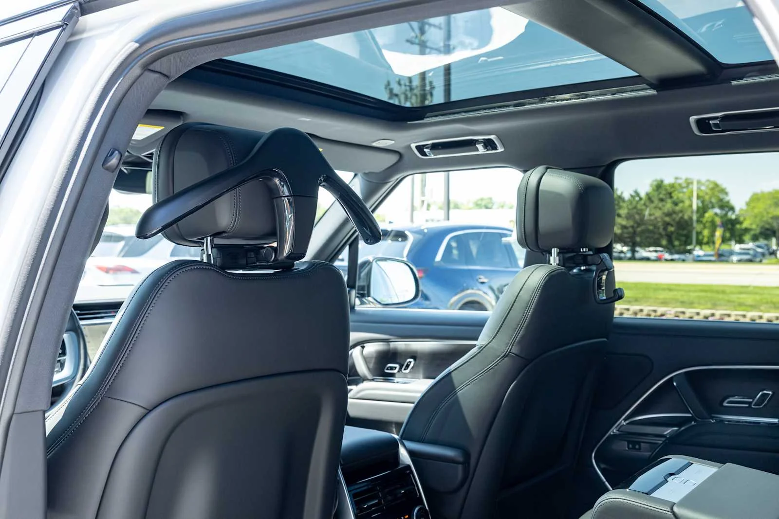 New 2026 Fuji White Land Rover SE image 28