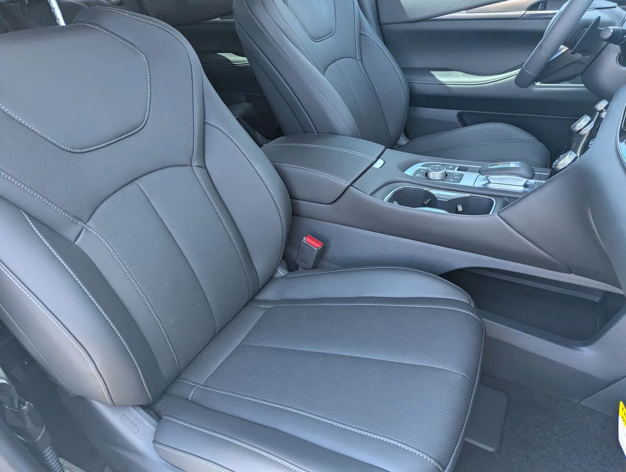 New 2027 RADIANT WHITE INFINITI Luxe AWD image 32