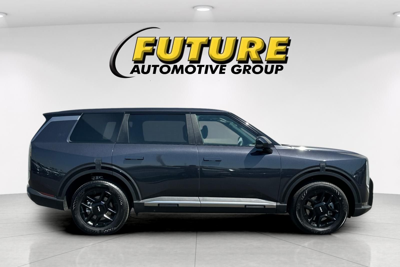 Used 2027 Gray Kia LX image 3