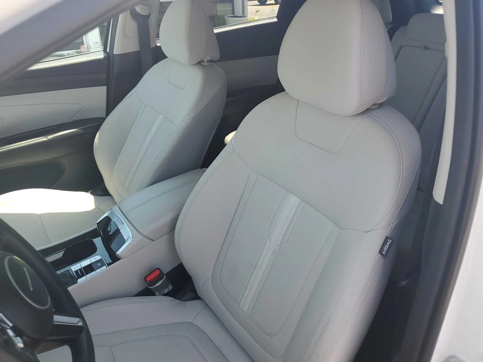 Used 2025 White Hyundai SEL image 24