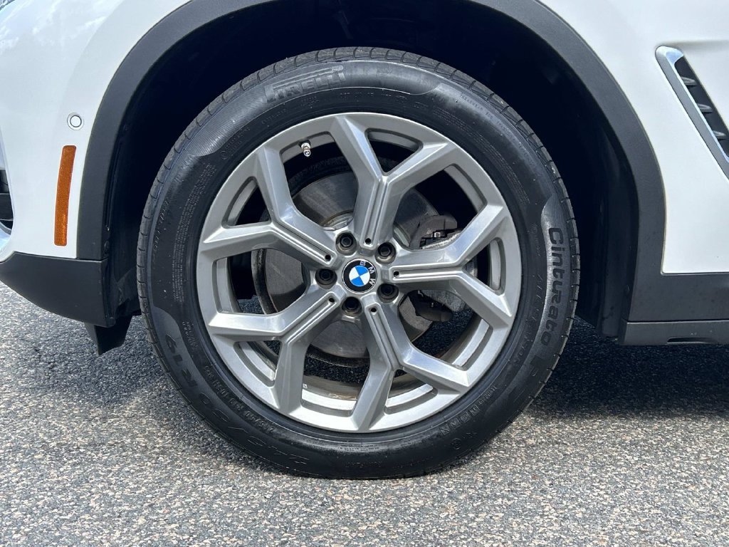 Used 2021 White BMW xDrive30i image 9