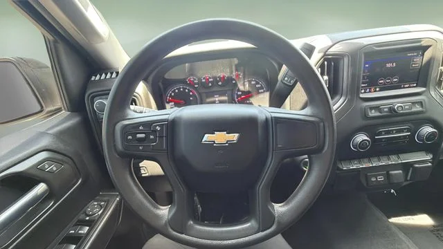 Used 2025 White Chevrolet Custom image 9