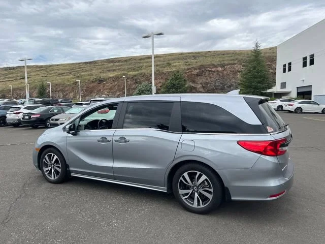 Used 2021 Lunar Silver Metallic Honda Touring image 11