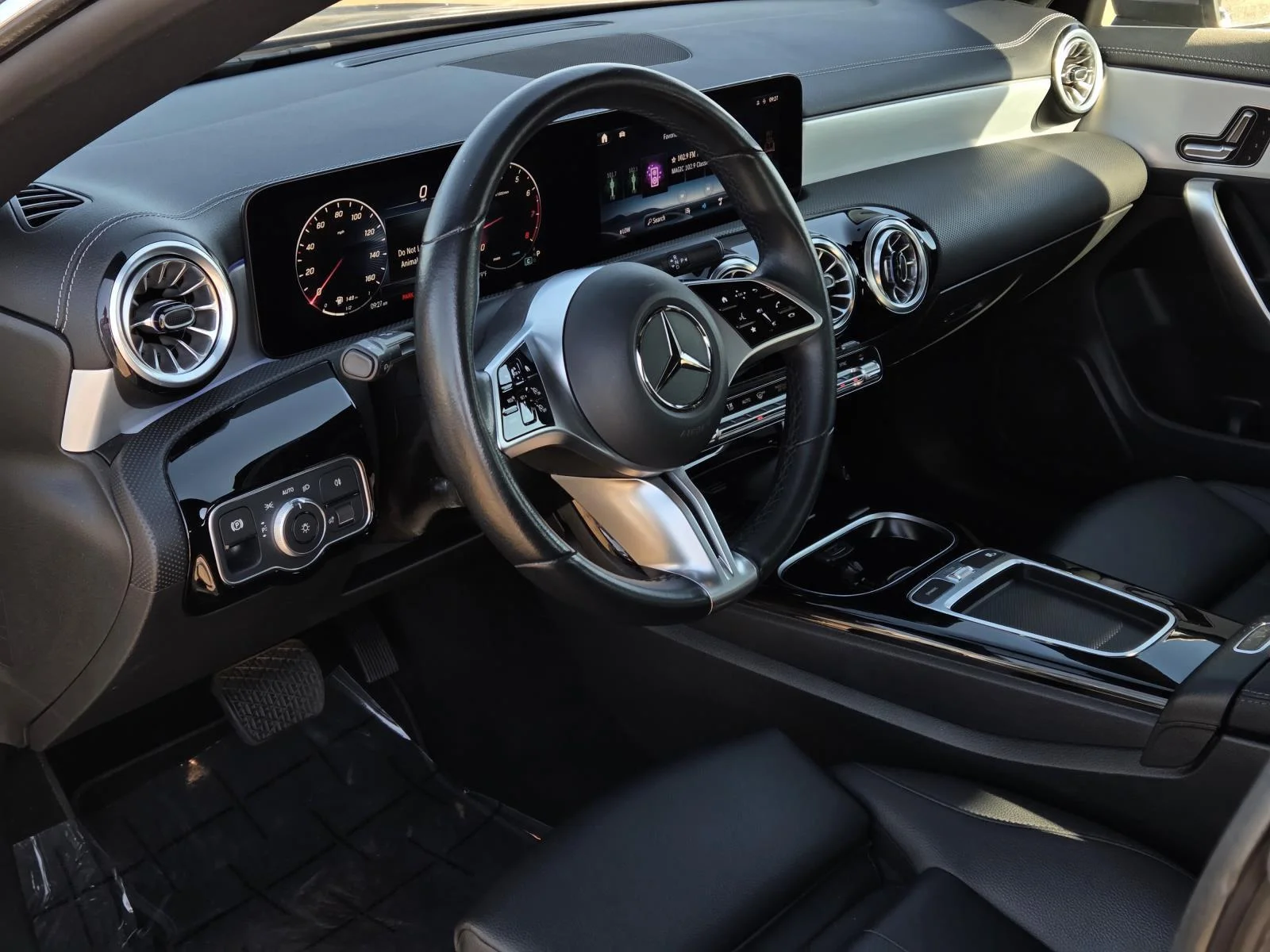 Used 2025 Mountain Grey Metallic Mercedes-Benz CLA 250 image 30