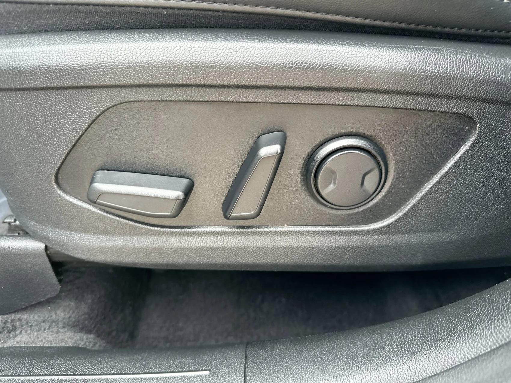 2022 Kia Sorento S - Photo 12