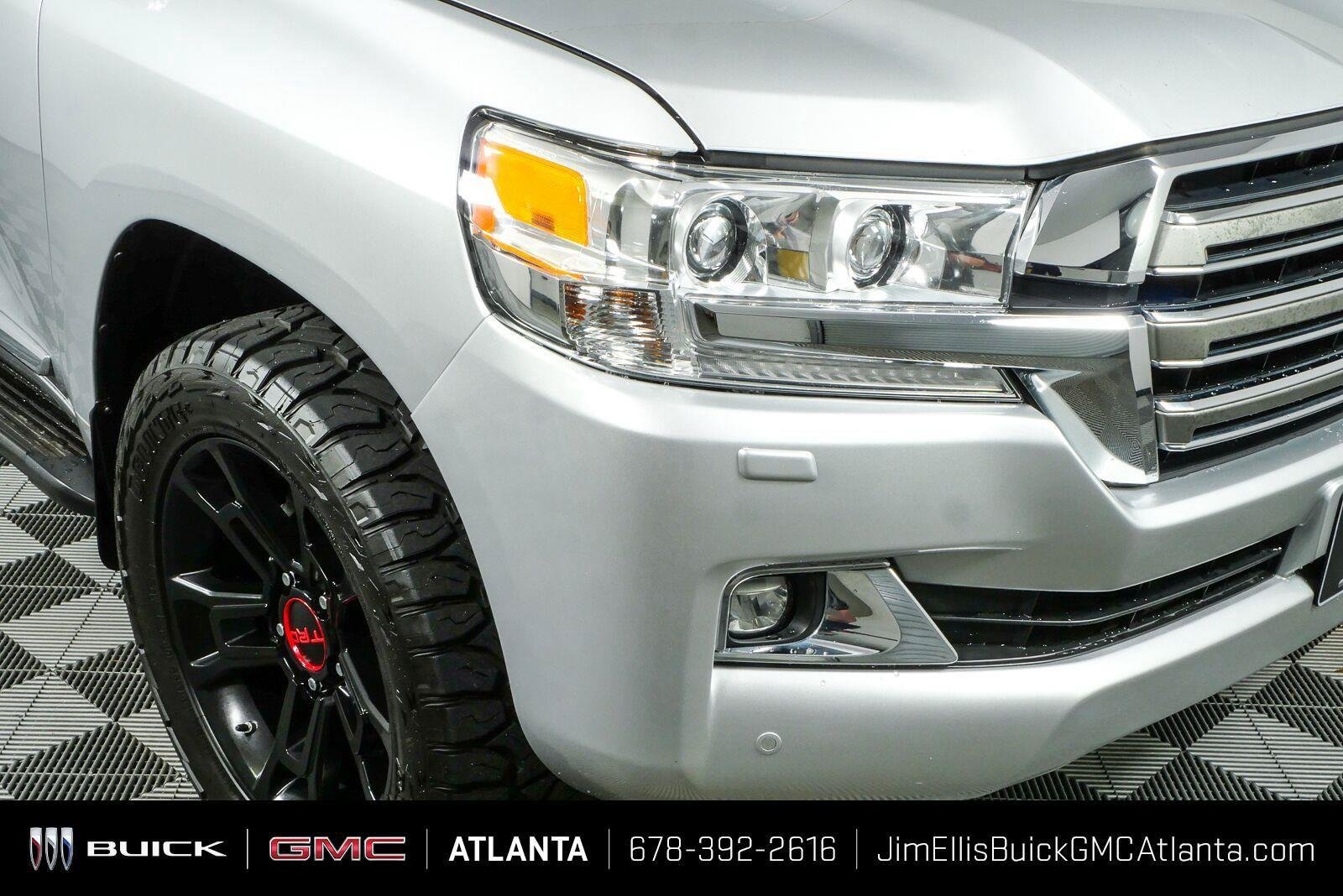Used 2017 Classic Silver Metallic Toyota Base image 40