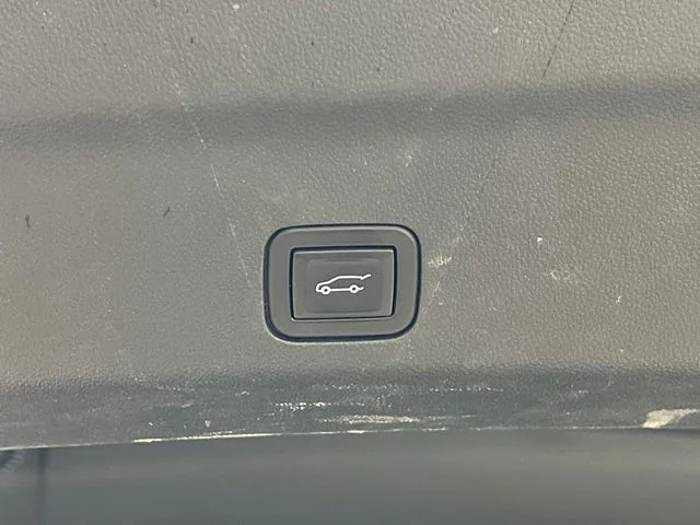 Used 2023 Silver GMC SLT image 28