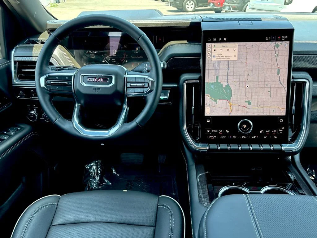 Used 2025 Onyx Black GMC Elevation image 10
