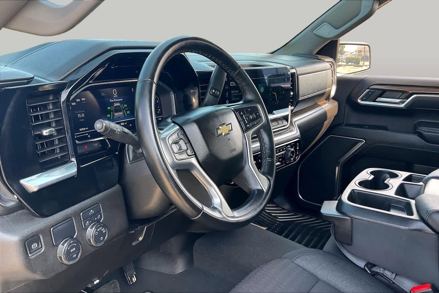 Used 2025 Summit White Chevrolet LT image 16