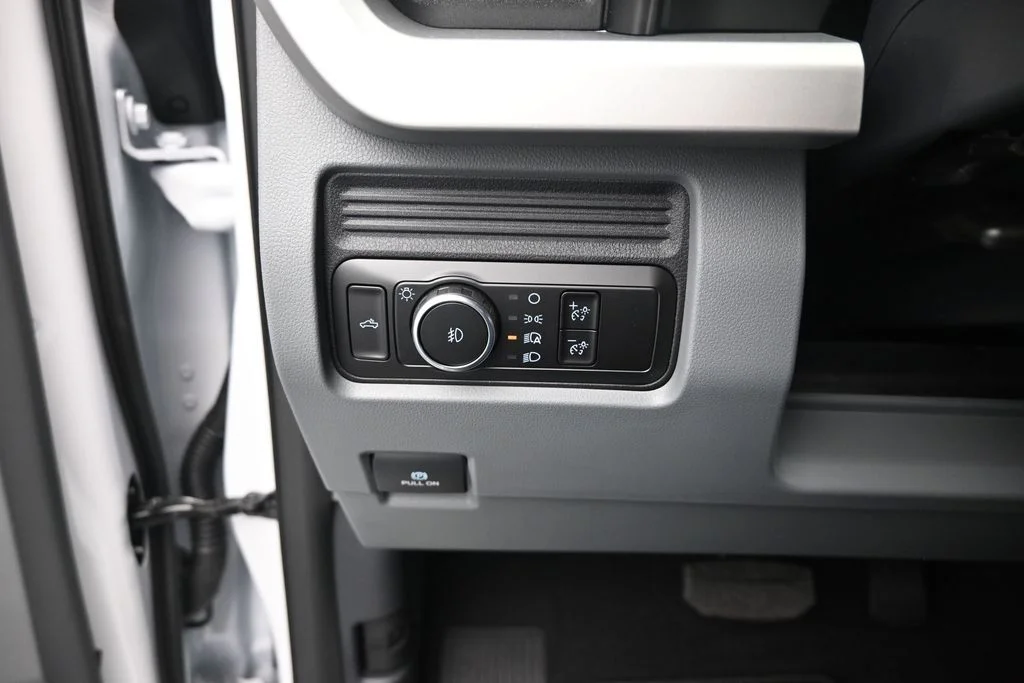 New 2026 Oxford White Ford XL image 11
