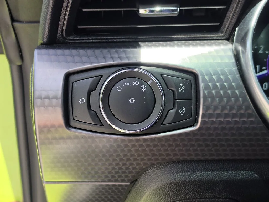 Used 2020  Ford GT Premium image 25