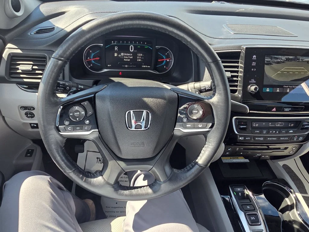 Certified Used 2021 Lunar Silver Metallic Honda Elite image 23