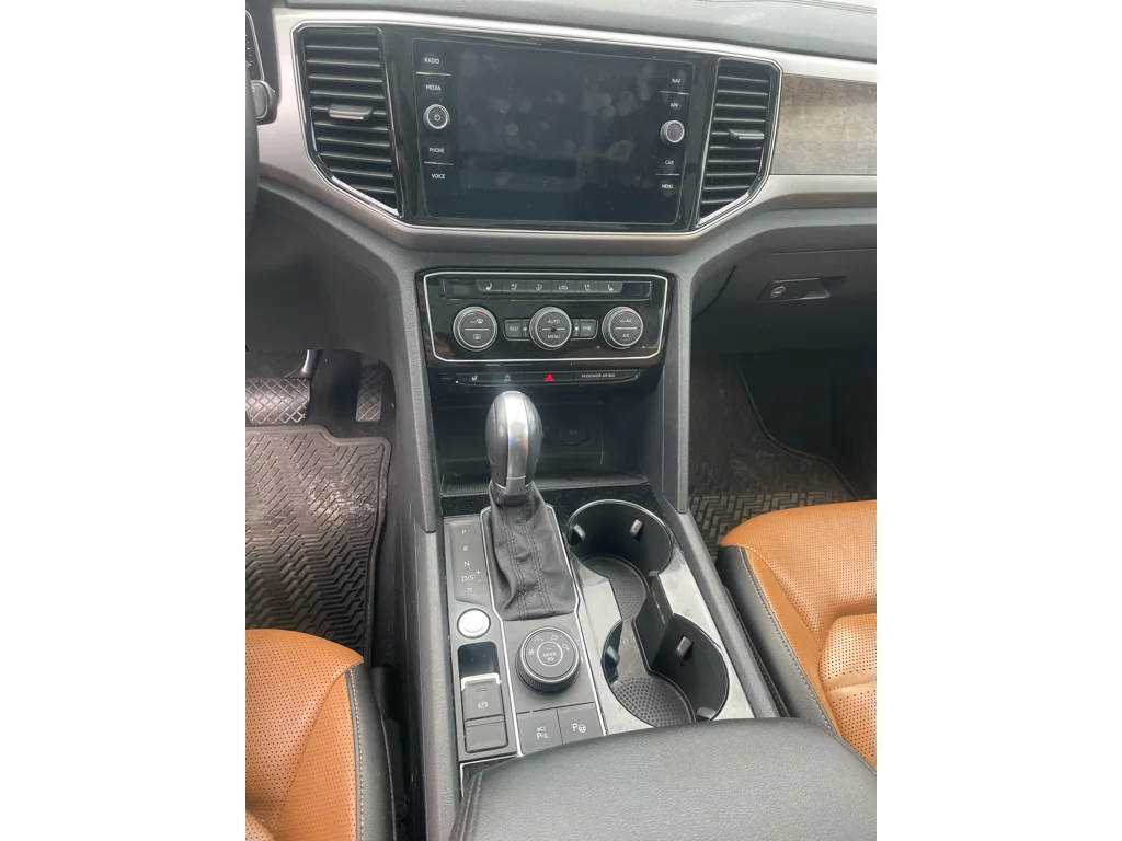 Used 2019 Pure White Volkswagen 3.6L V6 SEL Premium image 10