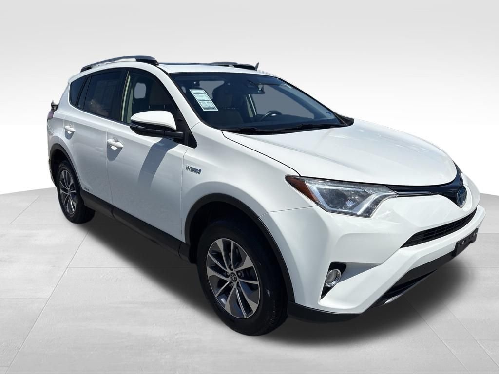 Used 2018 White Toyota XLE image 6