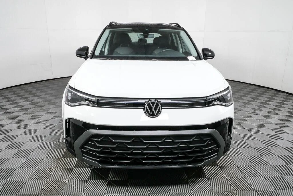 New 2026 Pure White w/Deep Black Roof Volkswagen SE Black image 26