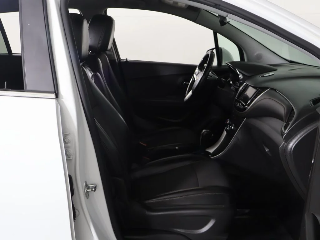 Used 2020 White Chevrolet LT image 22