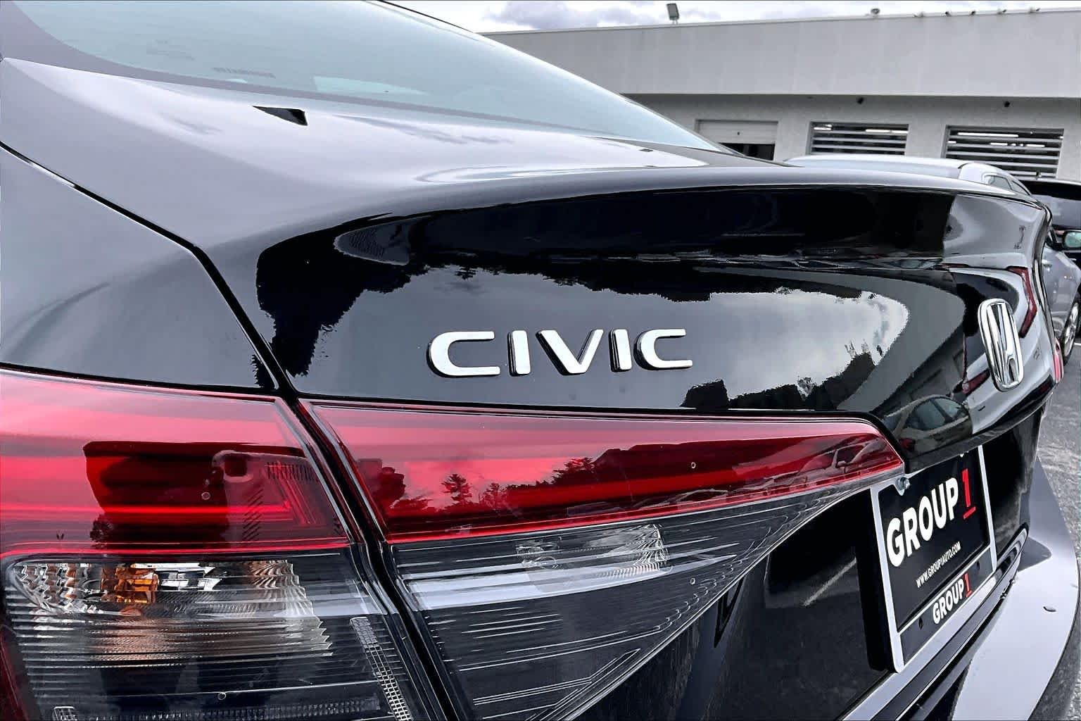 Used 2025  Honda LX image 28