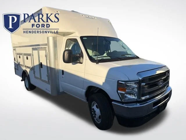 2026 Ford E-Series DRW E-450 Super Duty 158 in WB's photo