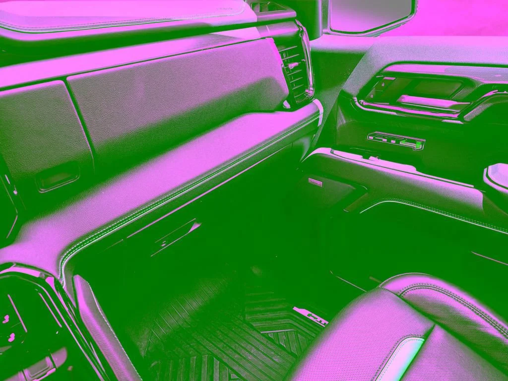 Used 2025 Sterling Metallic GMC AT4 image 27