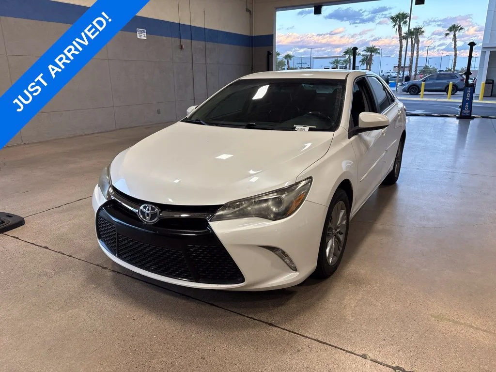 Used 2017 Blizzard Pearl Toyota SE image 1