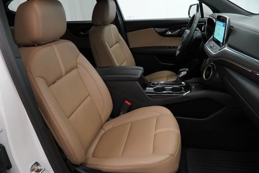 Used 2025 Beige Chevrolet Premier image 27
