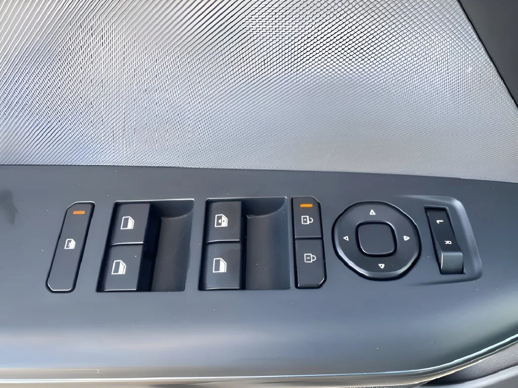 Used 2025 Gray Kia LXS image 18