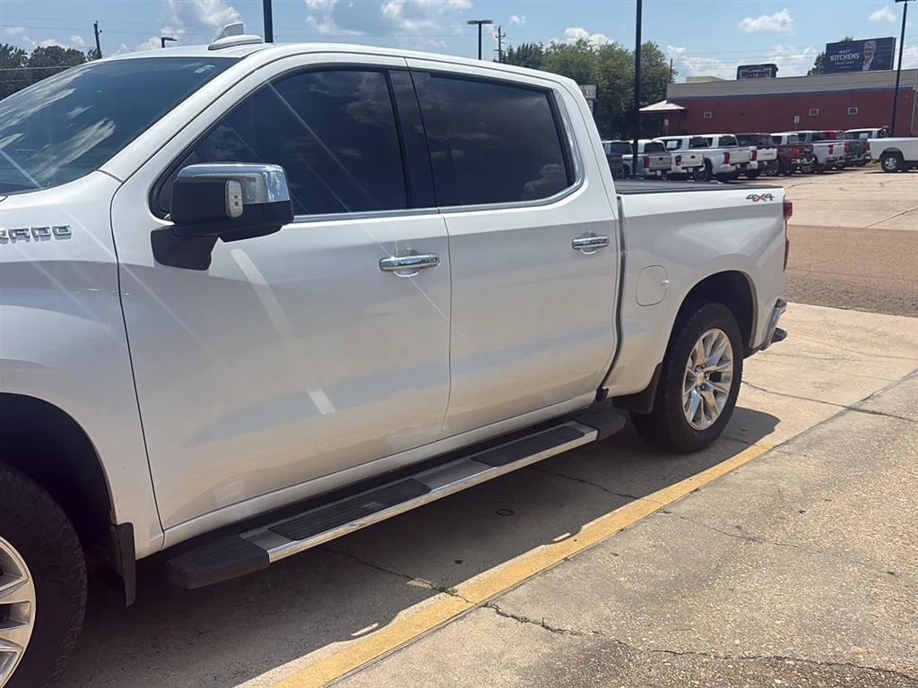 Used 2021 Iridescent Pearl Tricoat Chevrolet LTZ image 1
