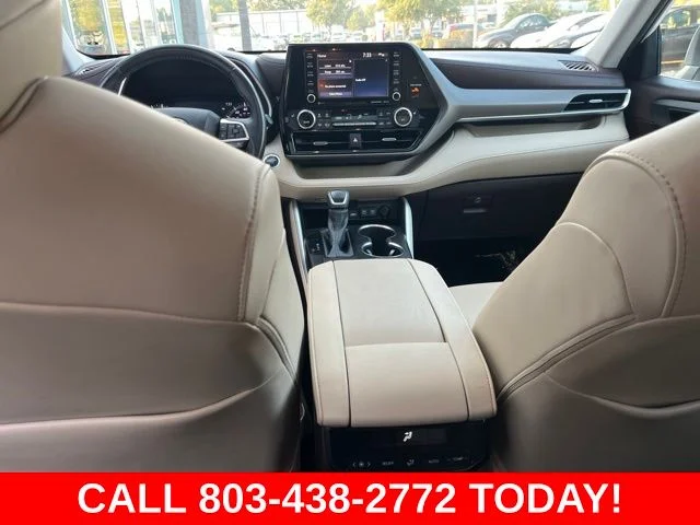 Used 2020 White Toyota XLE image 17