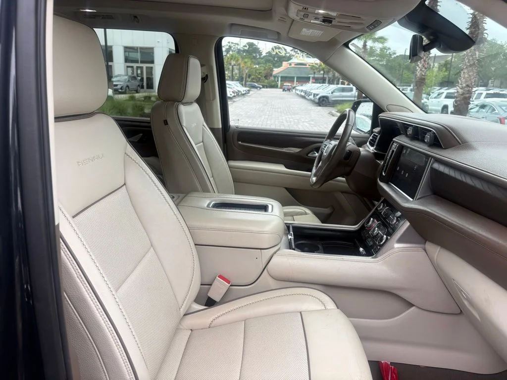 Used 2022 Hunter Green GMC Denali image 21